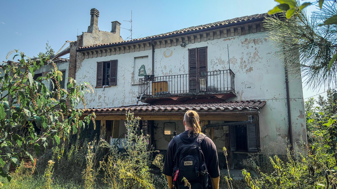 UNA CASA STRANA IN MEZZO AL NULLA E ABBANDONATA DAL 2016