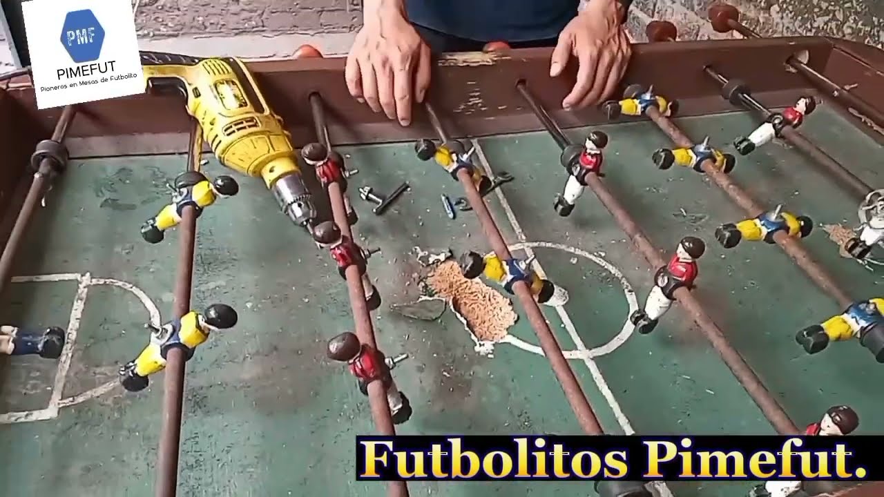 Cómo reparar un futbolito.