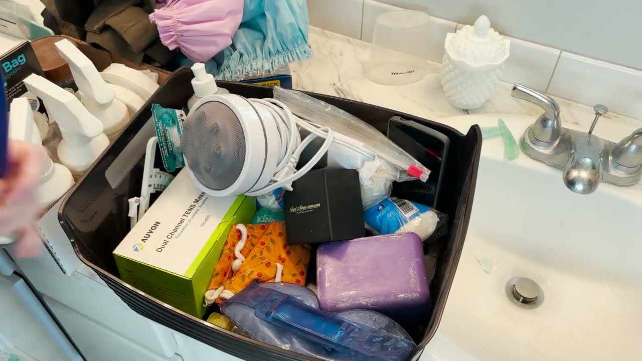 Bathroom DECLUTTER: 15 minutes MATTERS!