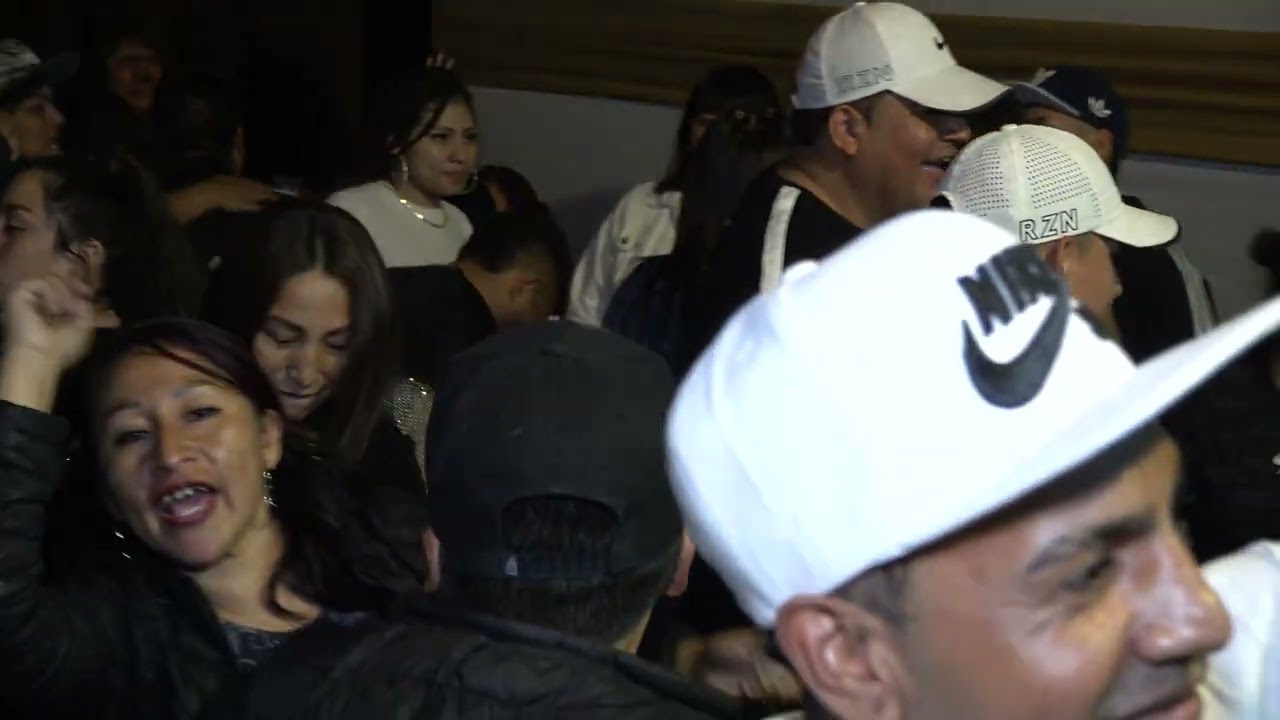 BAJO EL AZUL DEL CIELO - MIGUELON Y SUS VOCES DE LA CUMBIA...FELIZ CUMPLEA&Ntilde;OS 