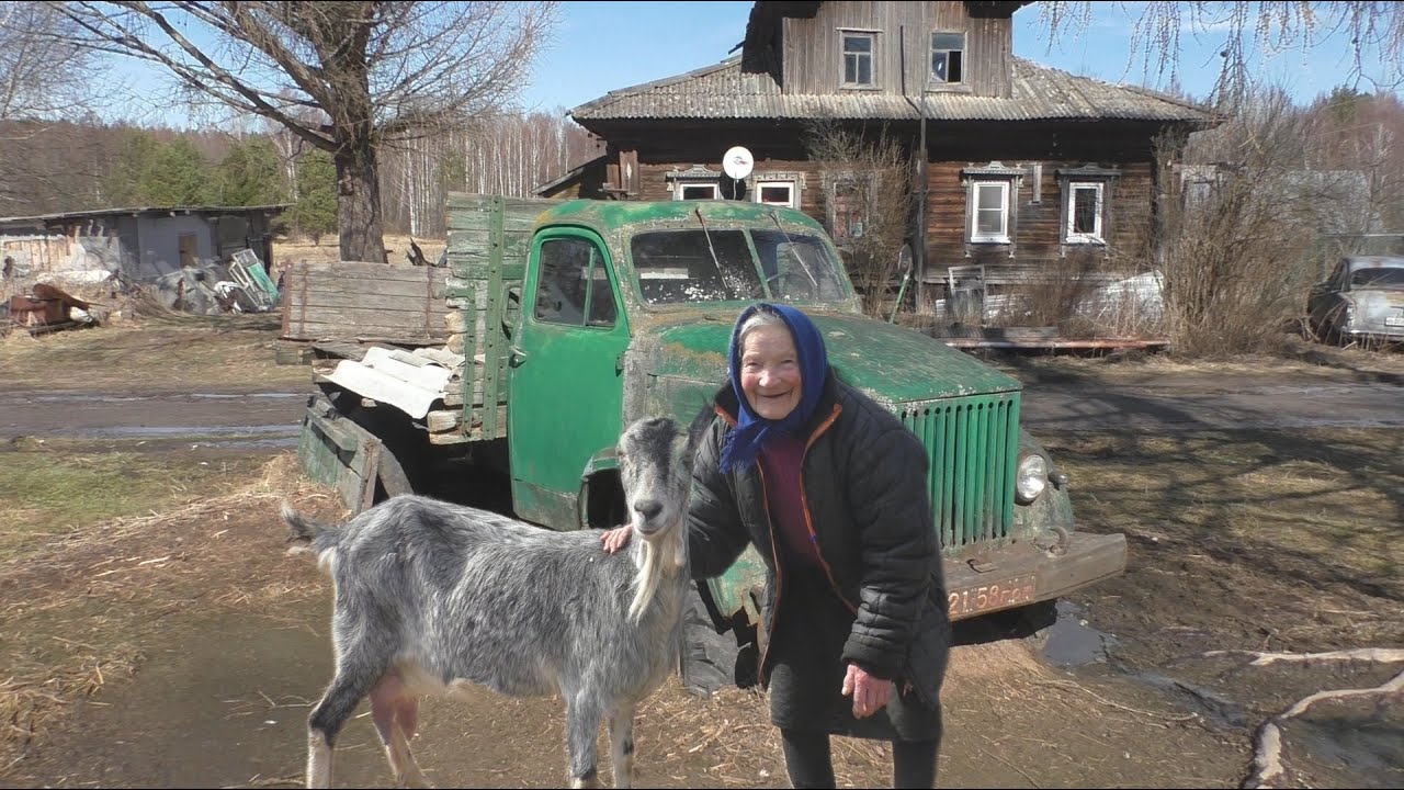 Заброшенная техника. Деревня загадка. Жилая деревня в глубинке. Будни в деревне. Старейшая житель