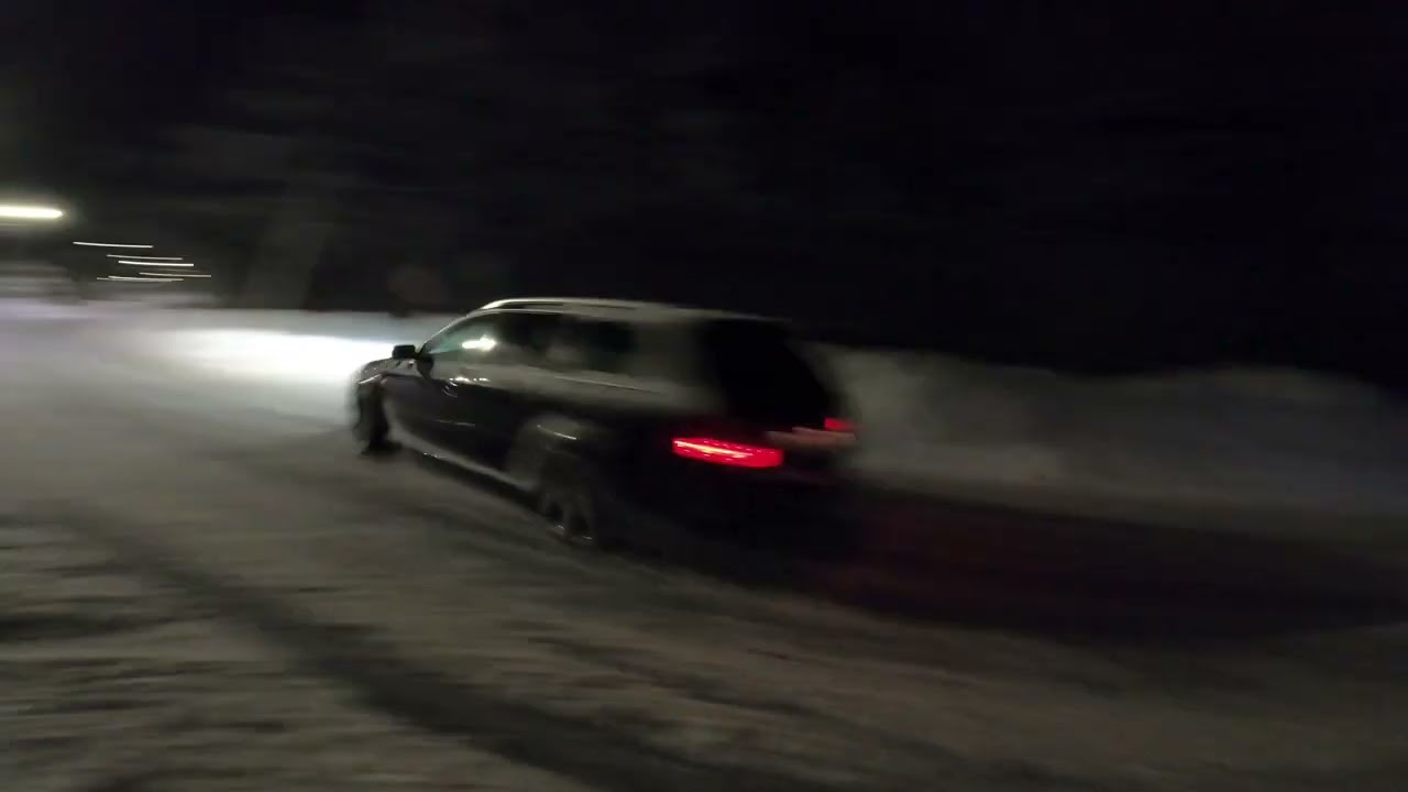 RS6 C5 DRIFT ON SNOW ROAD