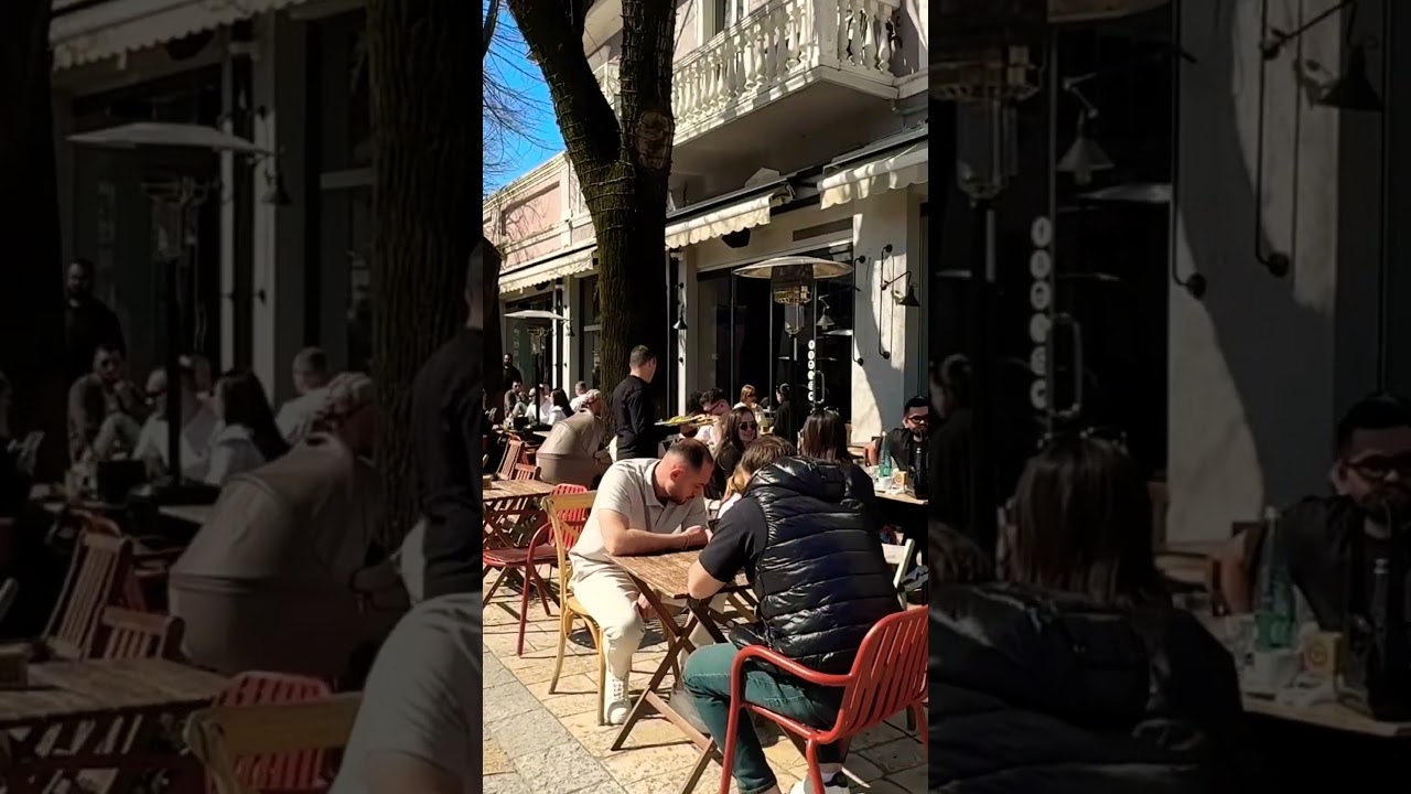 Шкодер, Албания, центр города, сегодня много людей в типичном для этого города месте. #shkodra #a...