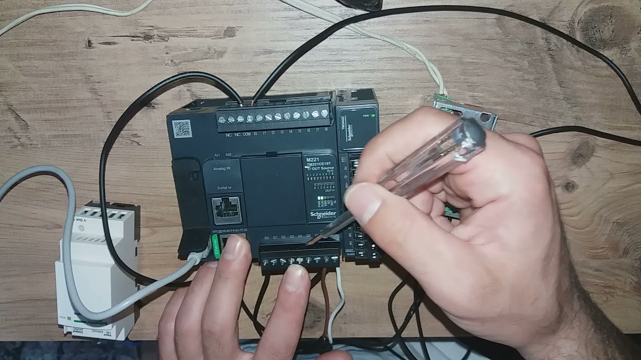 Schneider Electric M221 PLC Özellikleri, Dijital Giriş-Çıkış Bağlantısı, Start-Stop Uygulaması