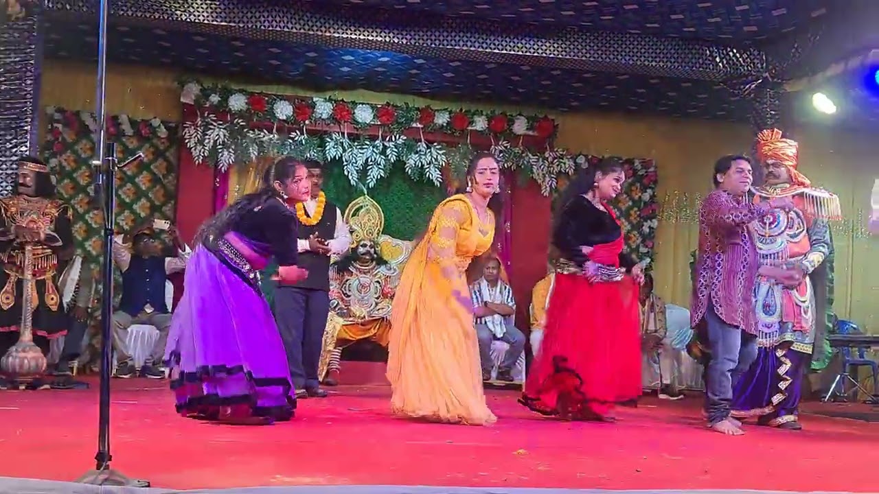 ବରଗଡ଼ ସାଂସଦ ଶ୍ରୀ ପ୍ରଦୀପ ପୁରୋହିତ ଙ୍କ କଣ୍ଠରେ ସୁମଧୁର ସମ୍ବଲପୁରୀ ଗୀତ ଚାନ୍ଦନିମାଲ ଧନୁଯାତ୍ରା ଅବସରରେ 