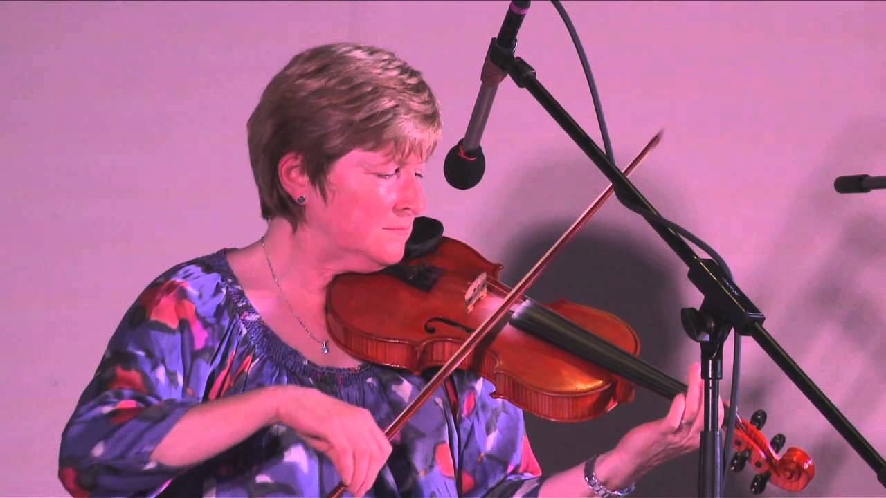 Eileen O'Brien fiddle player plays Scoil Acla: Traditional Irish Music from LiveTrad.com