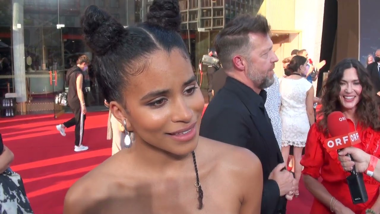 BULLET TRAIN Interview ZAZIE BEETZ spricht deutsch funny DEADPOOL 2 - - THE HORNET - Berlin Premiere
