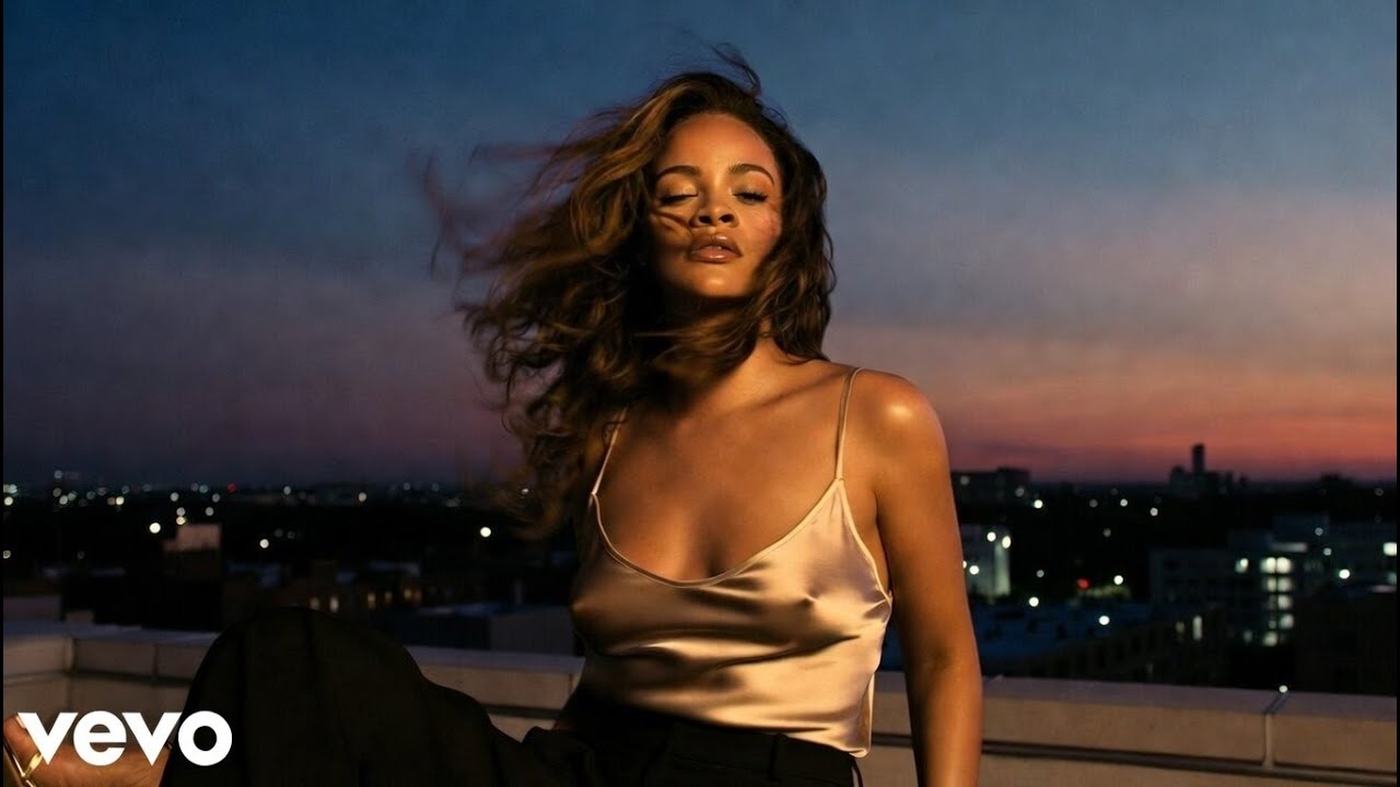 Rihanna- Diamond Ring (Official Video)