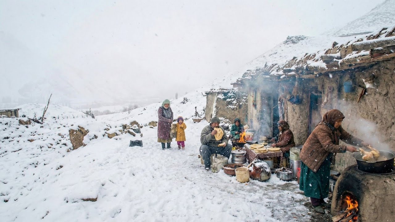 Surviving Extreme Snowfall in Afghanistan’s Coldest Village | Cooking Chicken and Daily Routine.