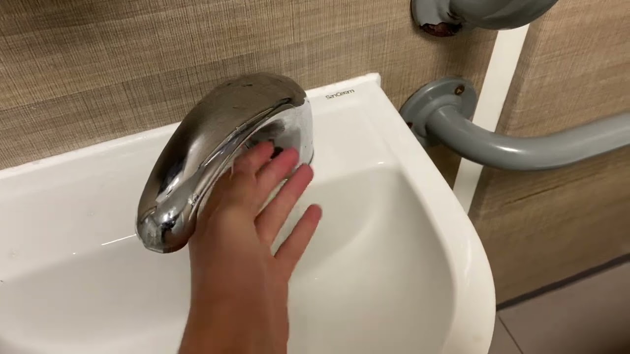 PHS EL600 at Waitrose in Salisbury 🚹♿️