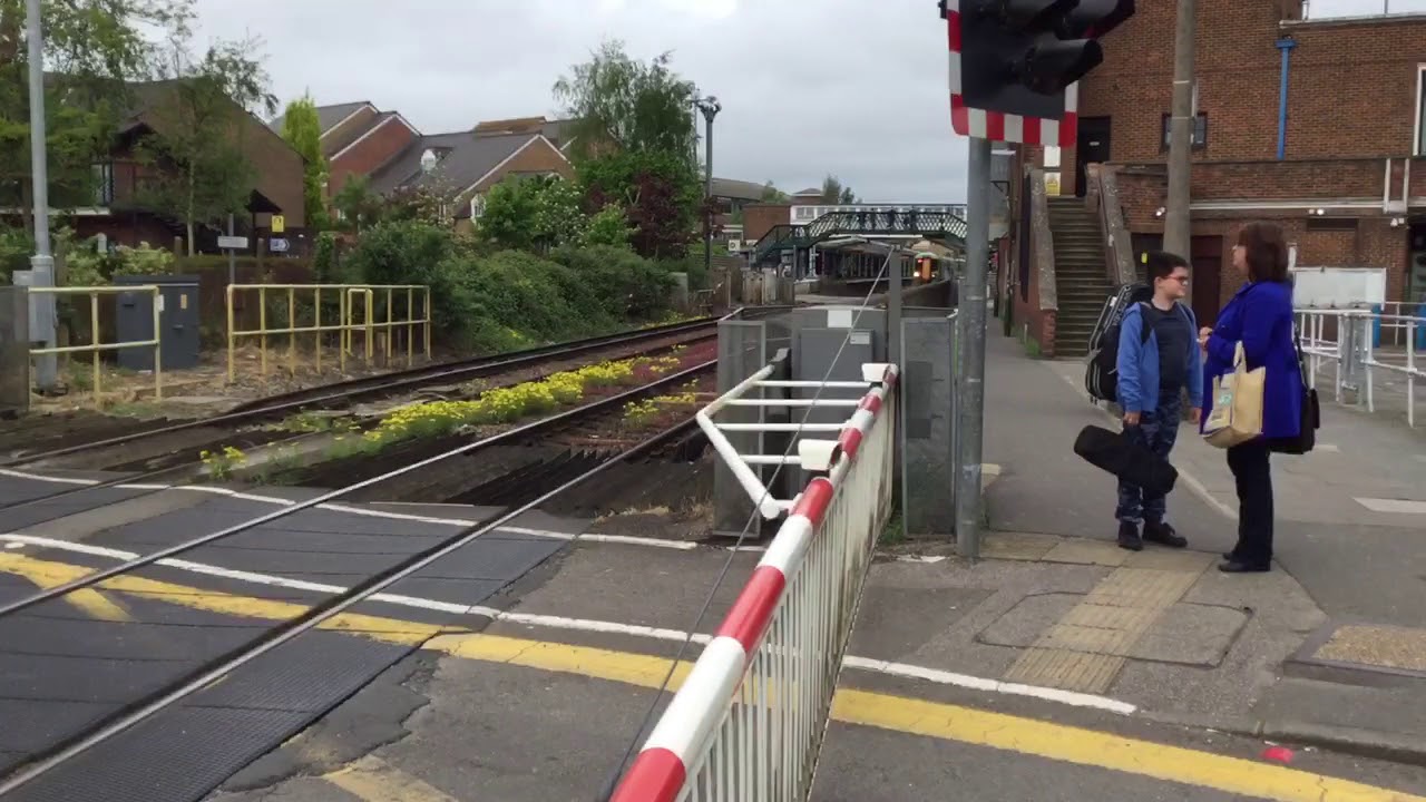 Chichester Basin Road Level Crossing (W.Sussex) Saturday 12.05.2018