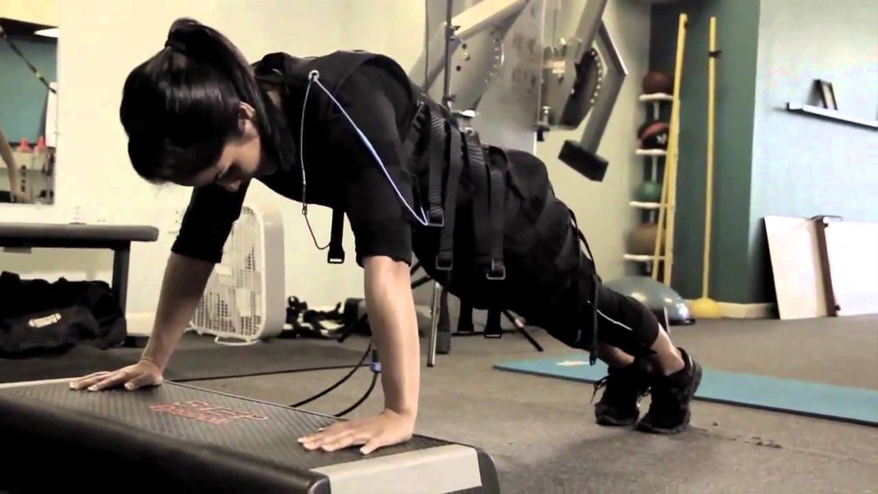 Electric Muscle Stimulation at 4U-fitness with Daniel Nyiri & E-fit