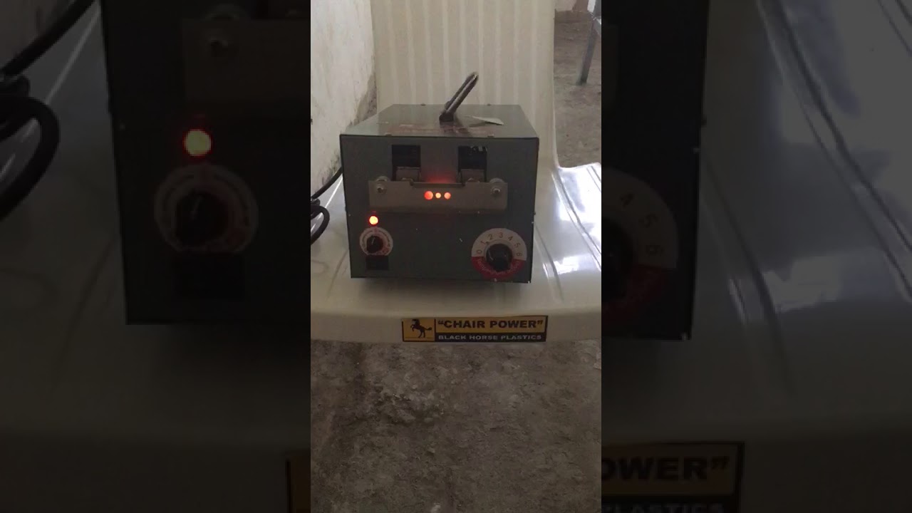 Automatic debeaking machine