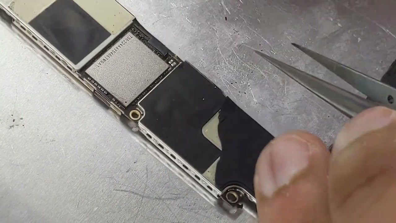 iphone xr  display backlight solution with jumper wire