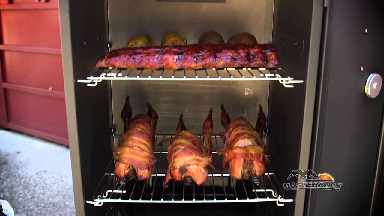 Sportsman Elite 30" Propane Smoker: Fetaures