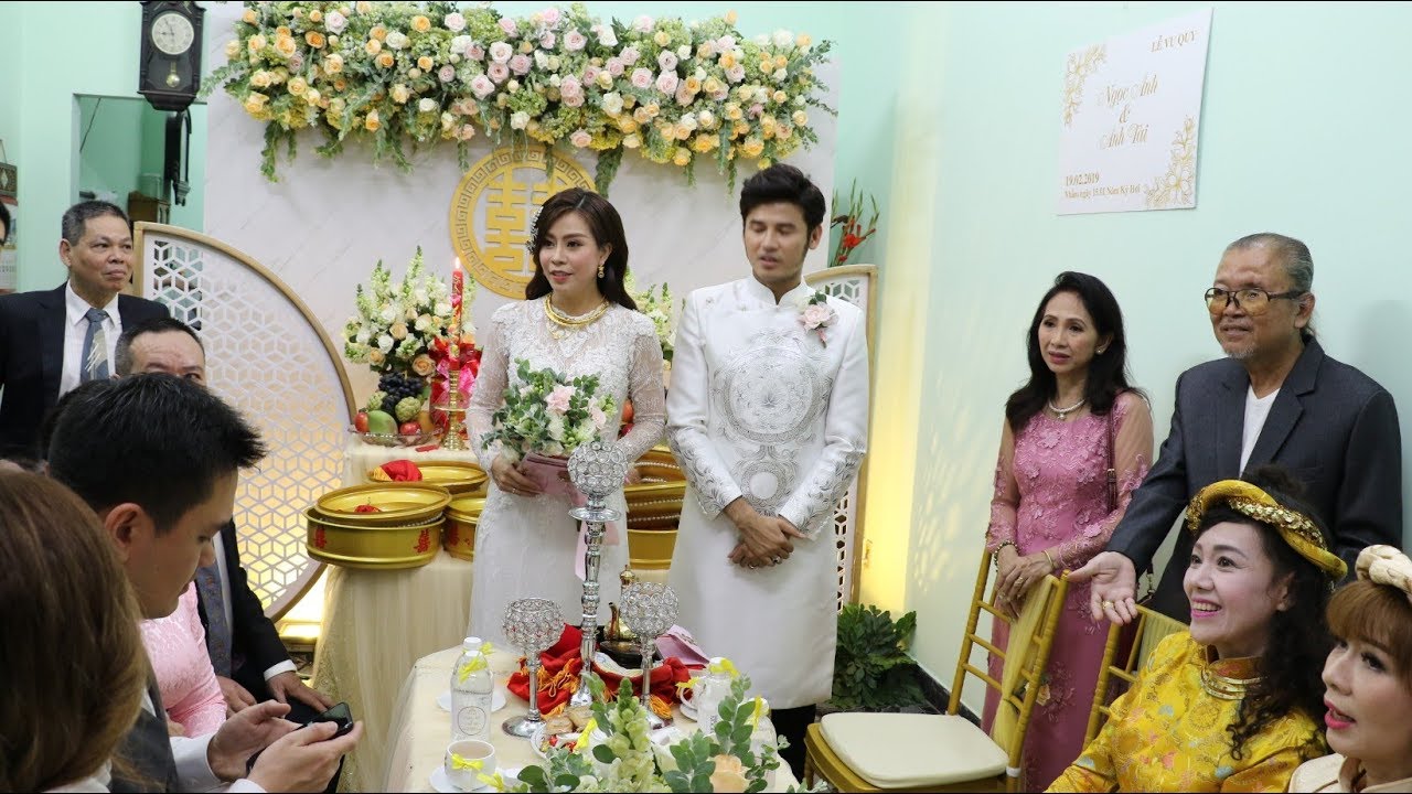 Đám cưới diễn viên Anh Tài - Vũ Ngọc Ánh: Lễ rước dâu rộn tiếng cười với dàn bưng quả toàn sao