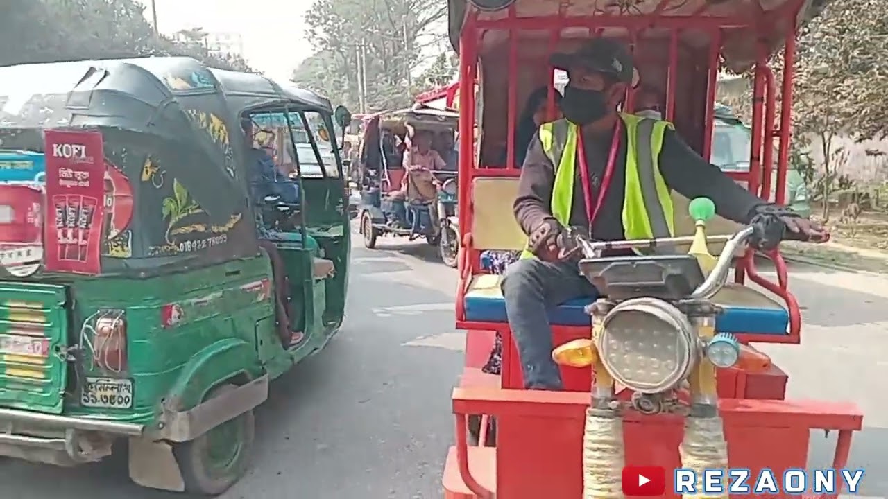 ৫০ উর্দ্ধে বয়সের লোকের হাতে অটো রিকশা না দেয়া উচিৎ। 