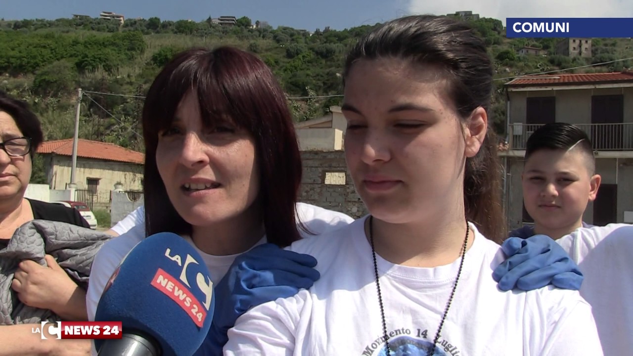 Nicotera, il paese lo ripuliscono i cittadini