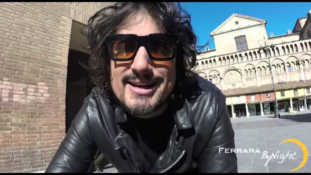 Alessandro Borghese per le vie del centro di Ferrara