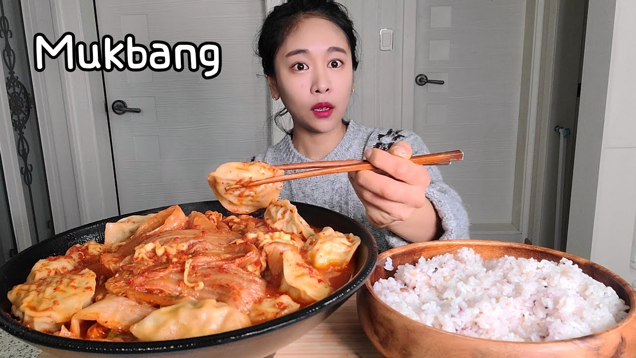 실비김치찜 파김치도 엄청많이 먹방,끝까지먹는다(만두,라면사리도 함께)Korean Food Spicy Kimchi Jjim Mukbang eating show