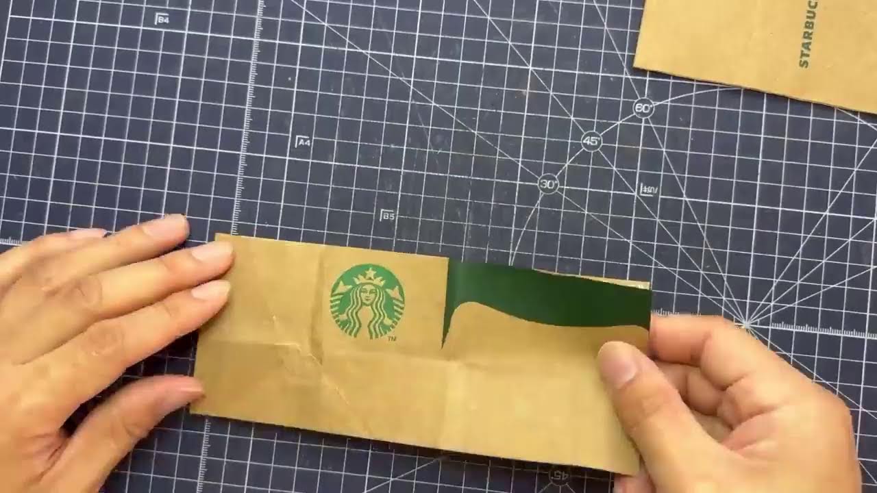I couldn't throw away a Starbucks paper bag so I cut it out and made this!スタバの紙袋が捨てられなかったから作ってみました？！
