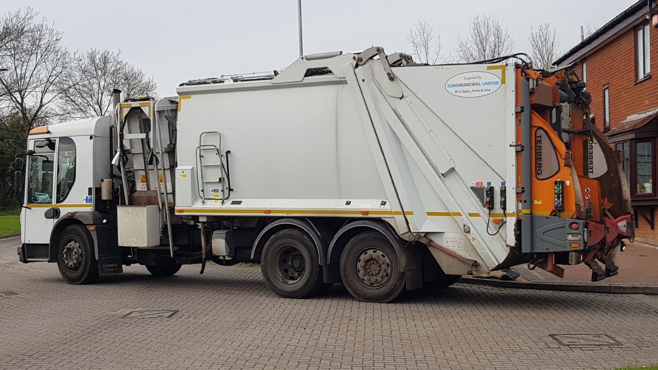 2013 Dennis Elite 2 Collecting Bags and Boxes In Milton Keynes!