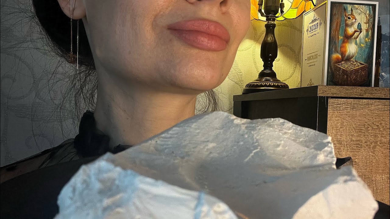 ASMR crunch of wet chalk/ мокрый мел Маломихайловский#asmr #eatingsounds #chalk 