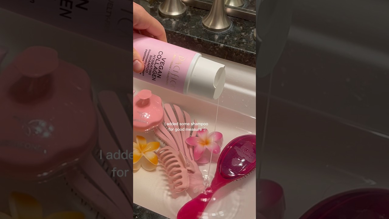 How to clean your hairbrushes 💘 make sure to clean at least once a week! 
