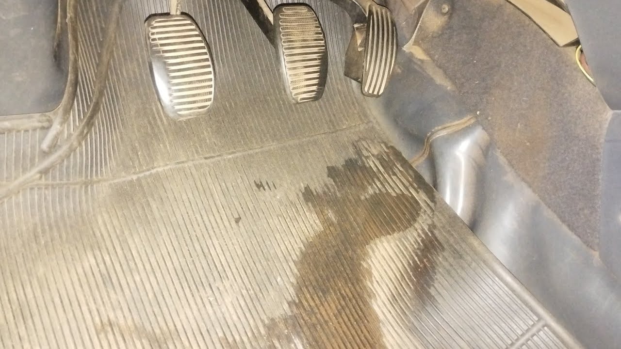 Fiat Palio, Siena, Strada vazando água do ar condicionado na cabine!