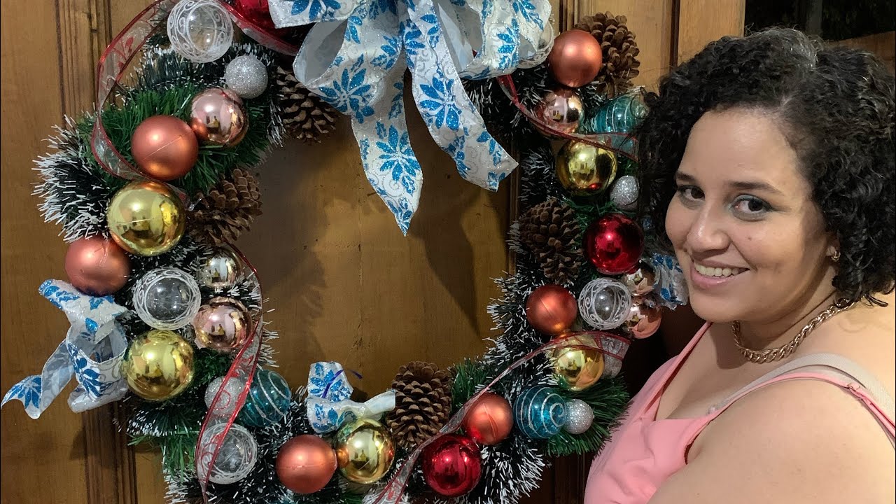 Fiz uma guirlanda com macarrão de piscina. 🎄