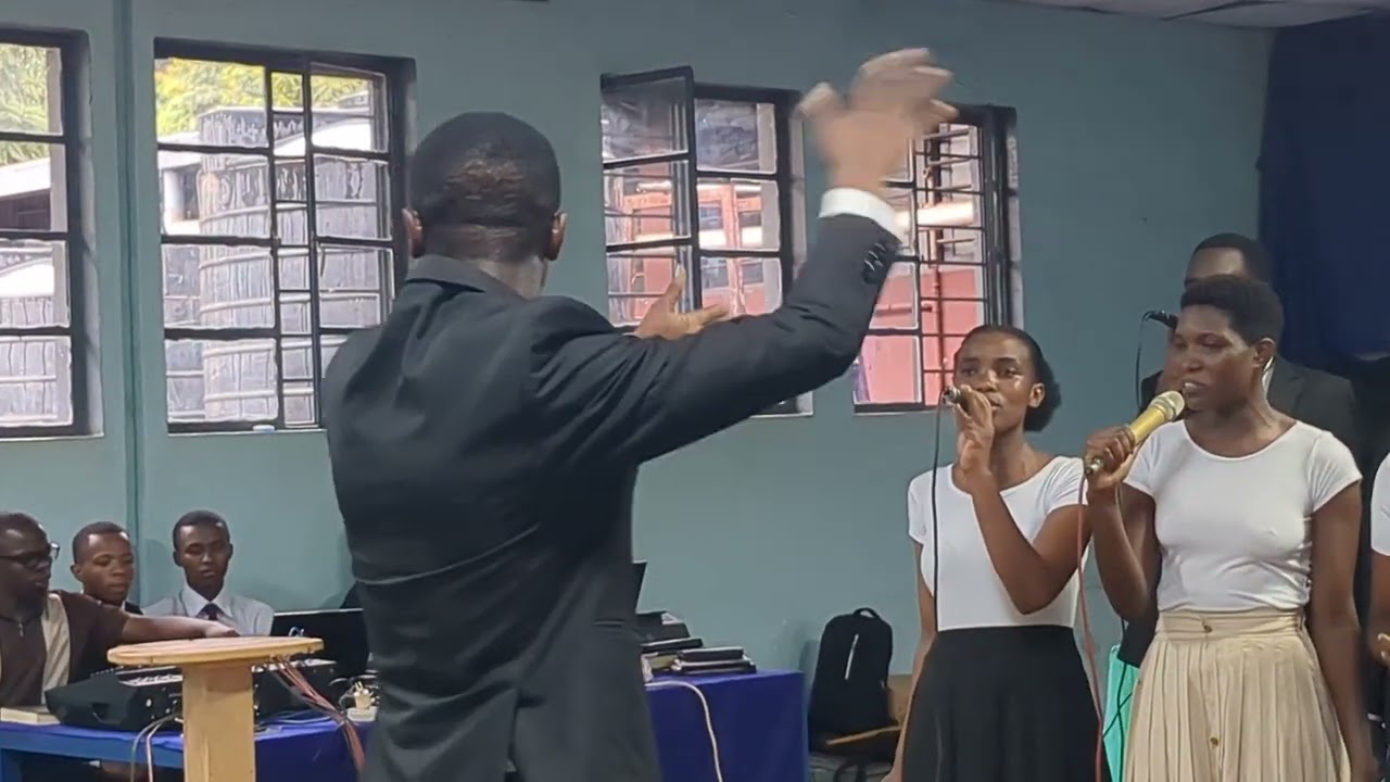 HARI UMUNSI BY BEROYA SINGERS 