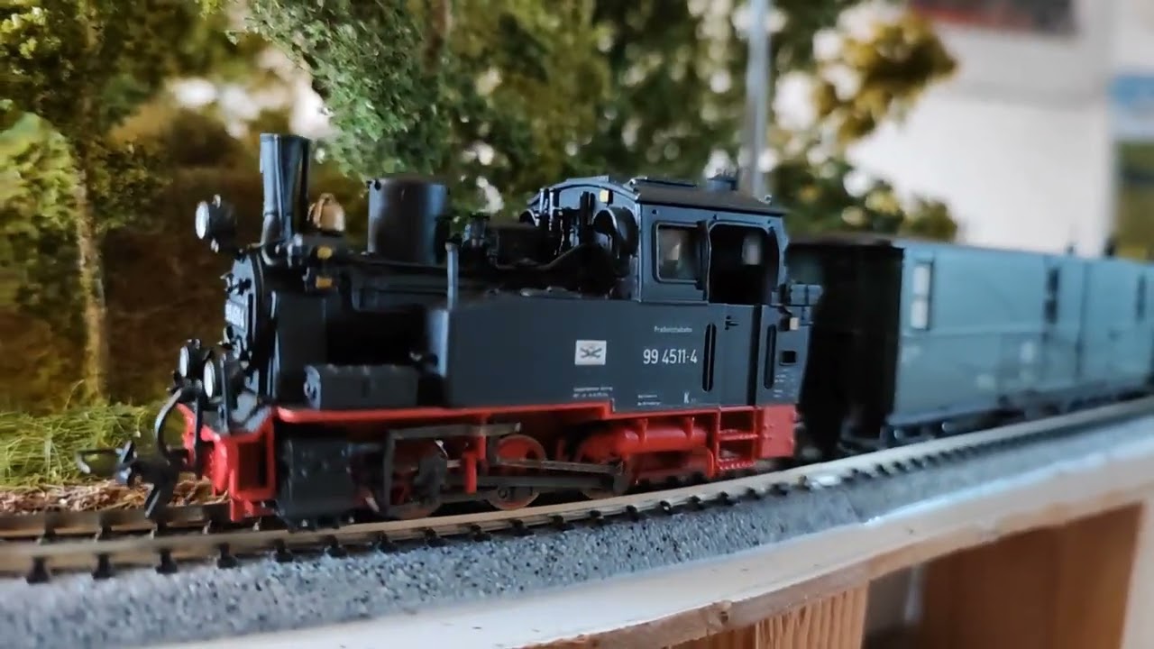 Modellbahn 1/87 Schmalspuranlage HOe Video-Zugbegleitung 🚂 99 4511-4 auf analogen Gleisen mal anders