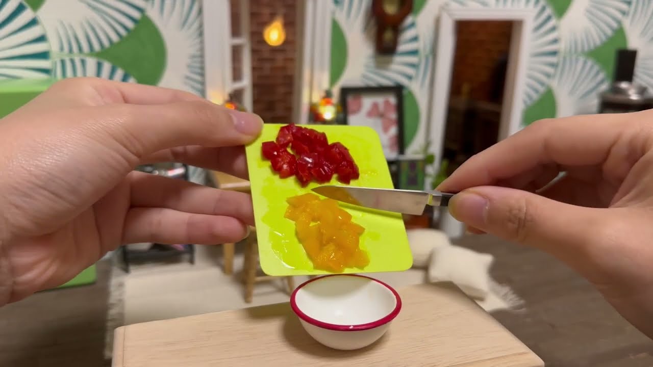 食べれるパプリカの彩炒めー Mini Colorful stir-fried chicken and paprika
