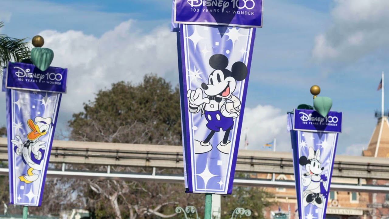 Disneyland Esplanade - Fantasmic
