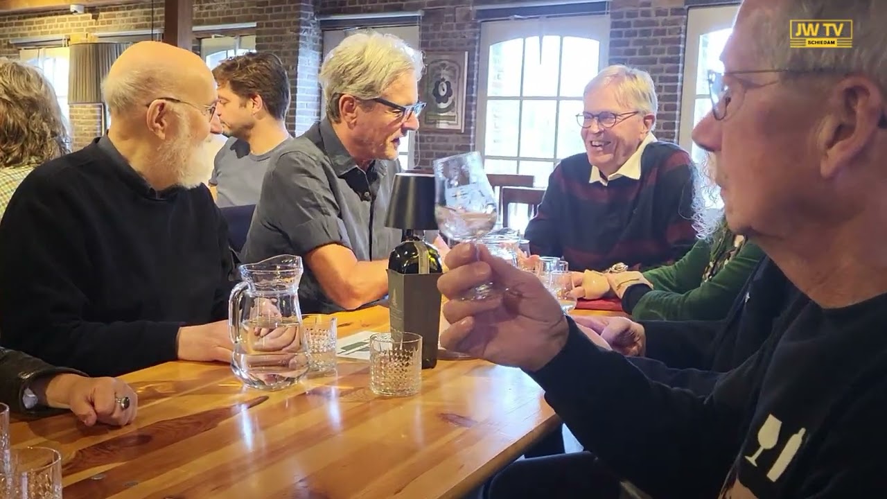 Presentatie oude jenever en zorgen Jenevermuseum