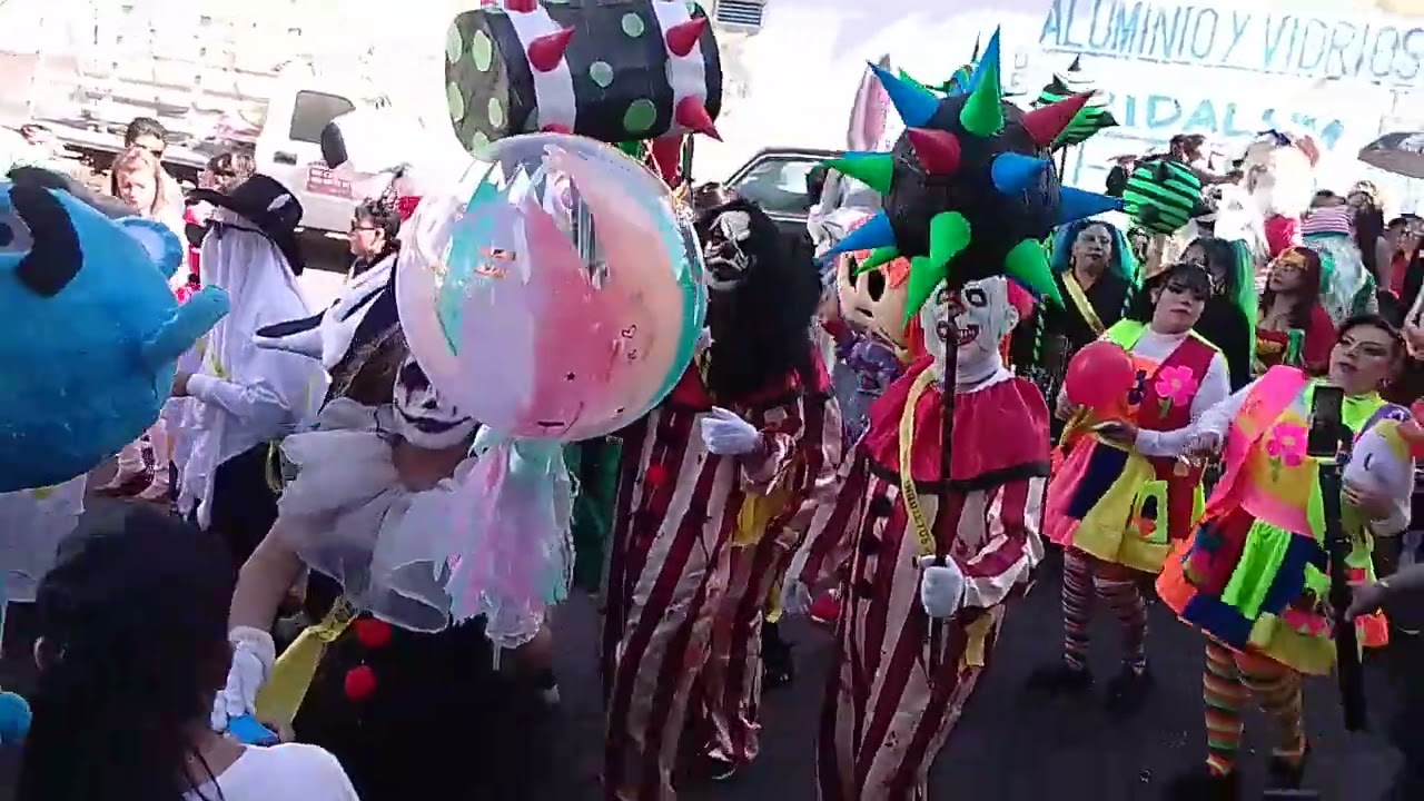 CON QUINCHO BARRILETE VÁMONOS BAILANDO CON TODO NO QUE NO HASTA LOS DE LA TAMBORA BRINCAN 