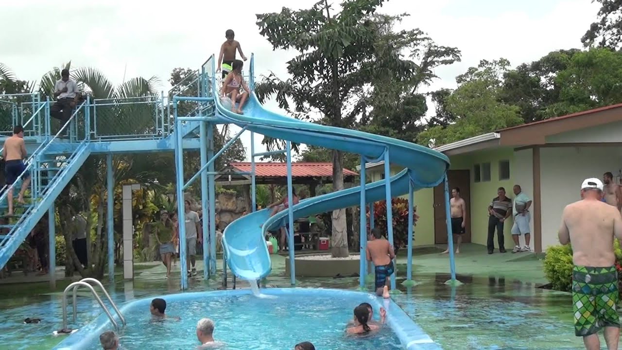 En el balneario Los Laureles - Fortuna-San Carlos -Costa Rica