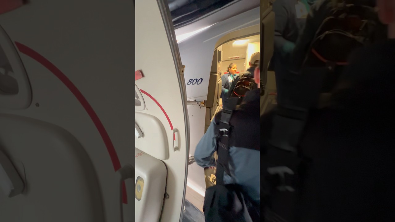 Boarding WestJet Boeing 737-800 at YYC 