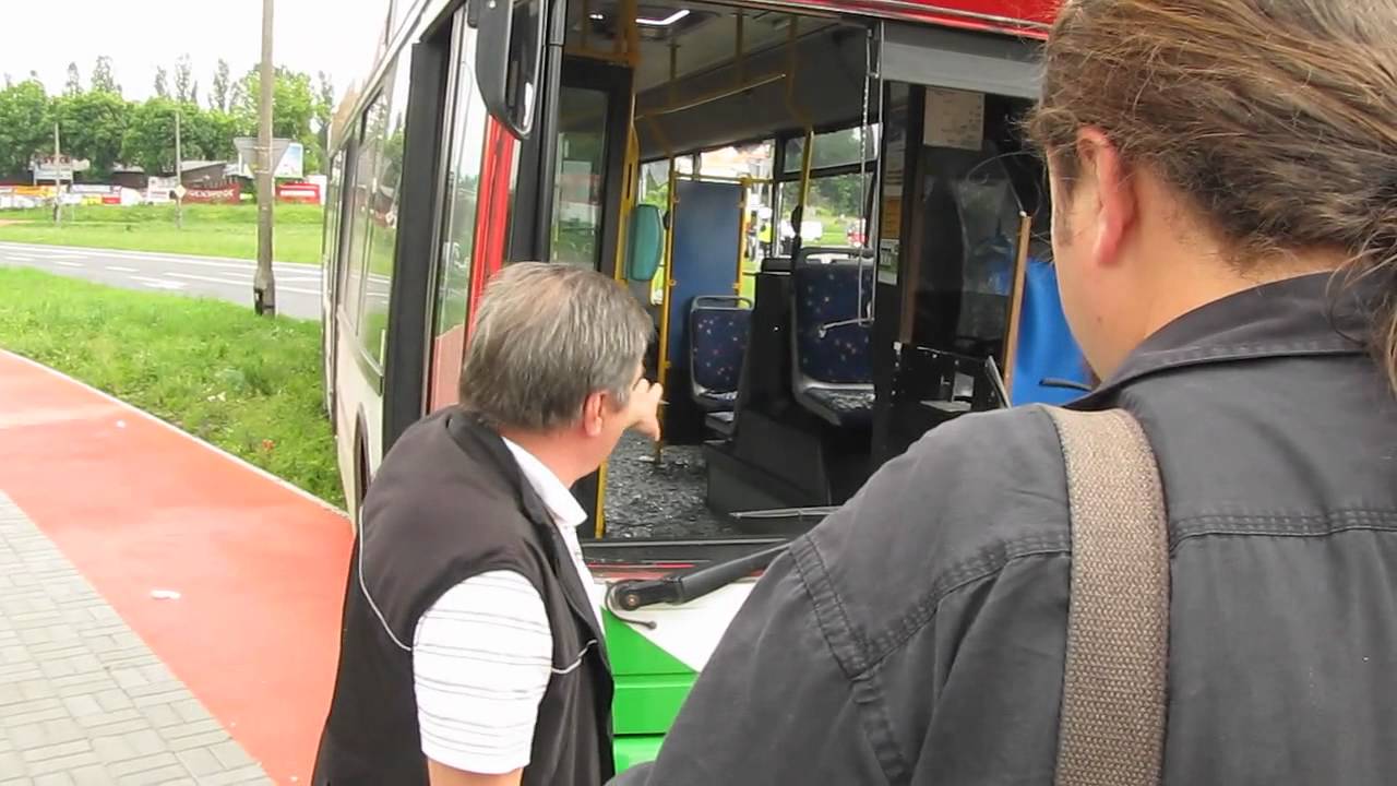 Zderzenie ciągnika siodłowego z autobusem komunikacji miejskiej w Lublinie