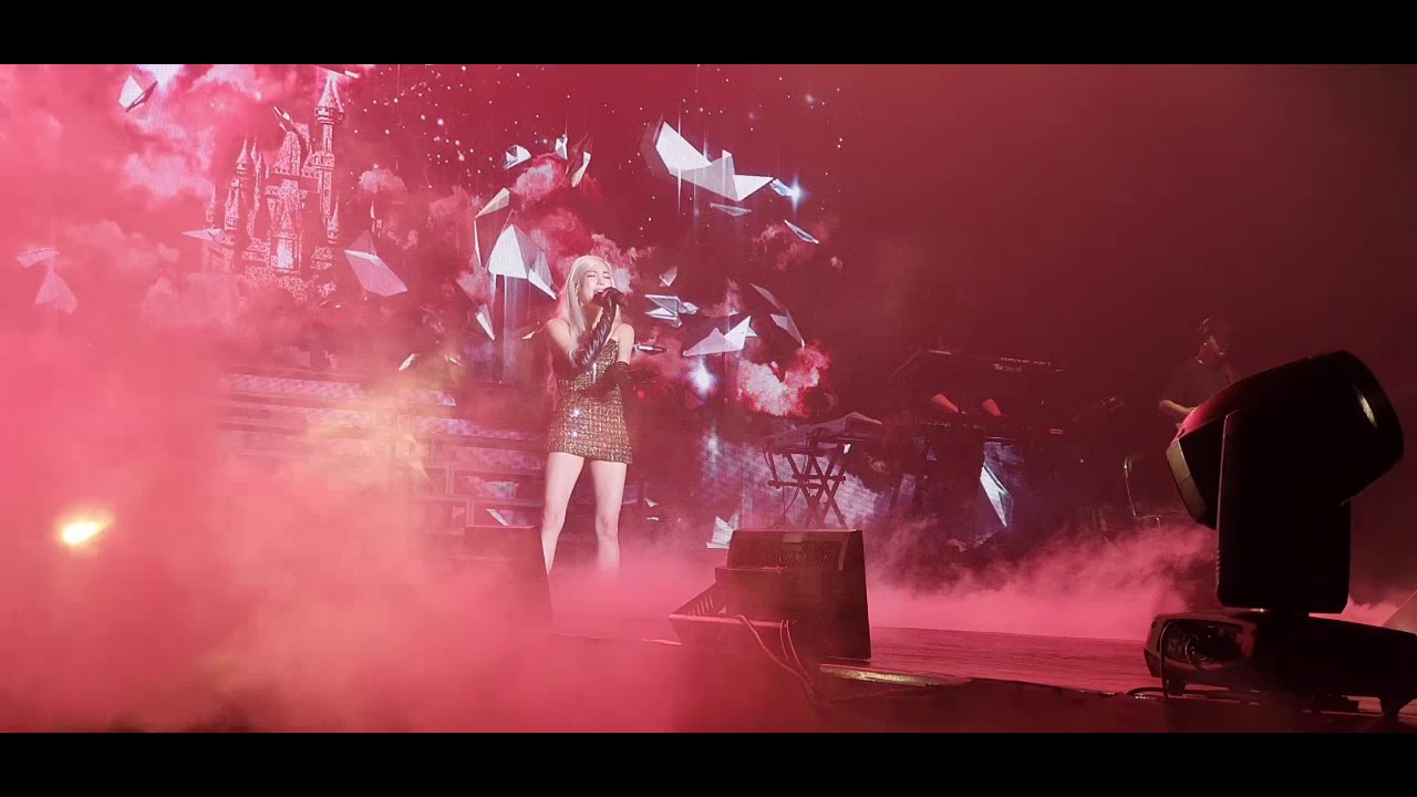 190817 Tiffany Young - Heartbreak Hotel