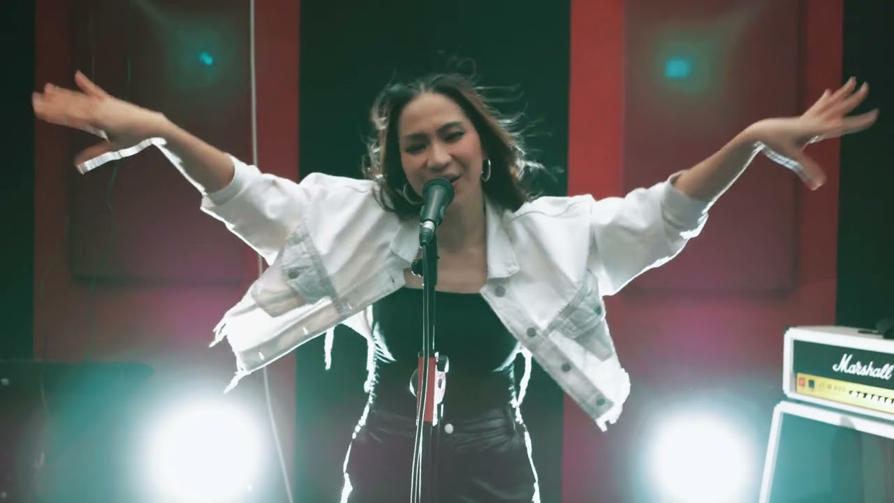 Wulan Alora - Madu Merah (Studio Session)