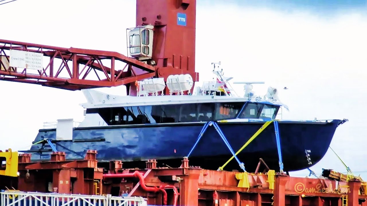 Frachter BBC DART V2DE6 bringt Schnellf&auml;hre cargo seaship brings new speed ferry INSELEXPRESS DCHR
