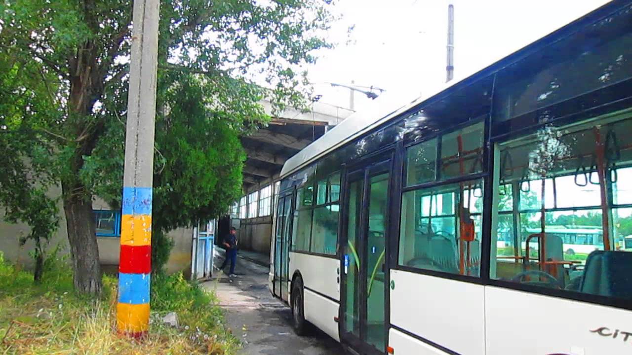 Troleibuzul Irisbus Citelis #5382 iesind din spalatoria Depoului Bujoreni
