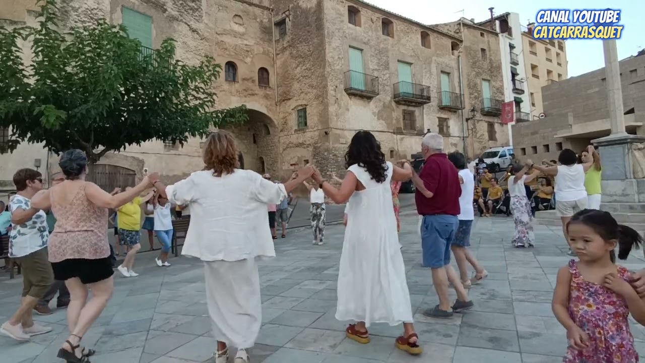 BALLADA DE SARDANES A LA PLAÇA DEL PORTAL D'AVALL