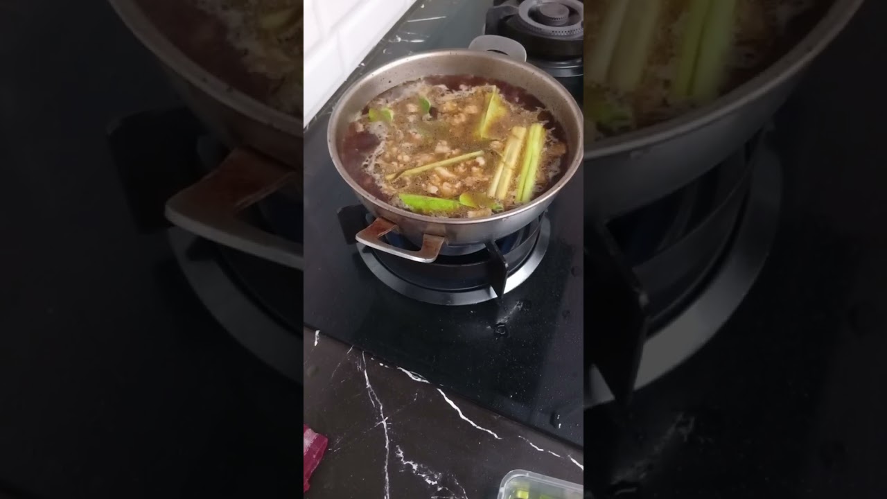 Masak rawon daging sapi#masakancepat #rawon #rawondagingsapi#masakanrumahan #fyp #viralvideo 