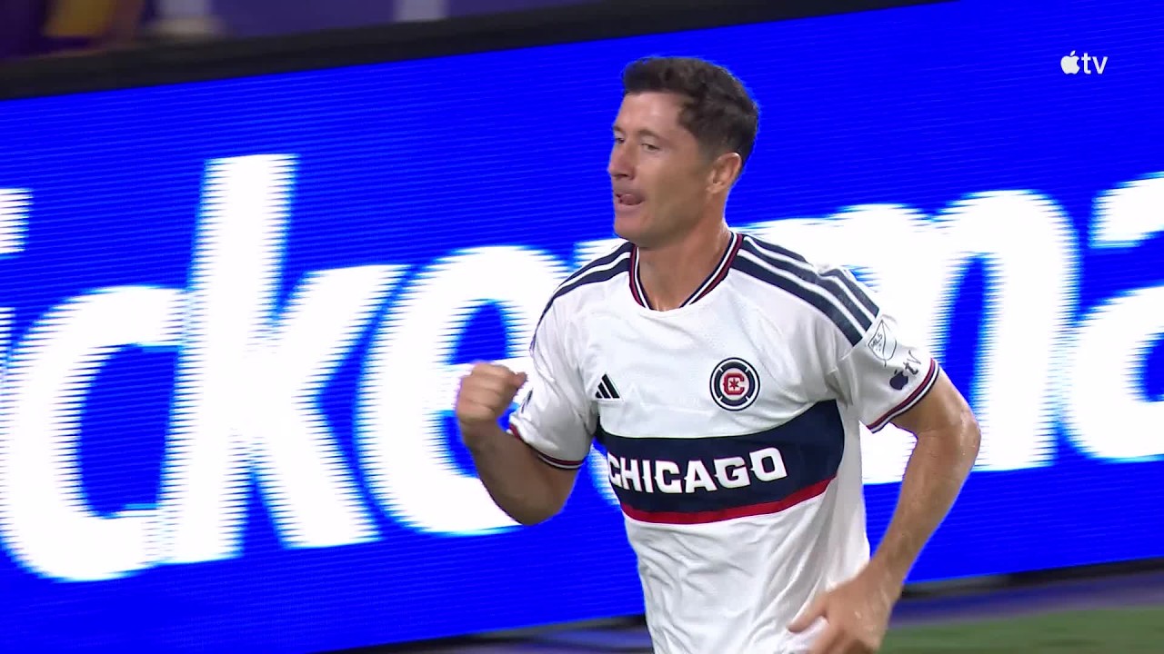 Lewandowski Draws the Penalty and CONVERTS THE GAME WINNER!