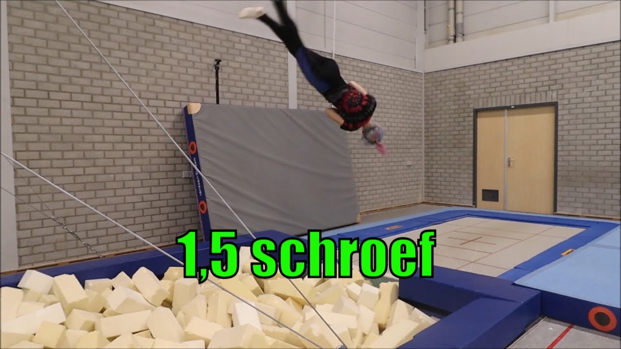 ANDERHALVE SCHROEF - TRAMPOLINE SPRINGEN