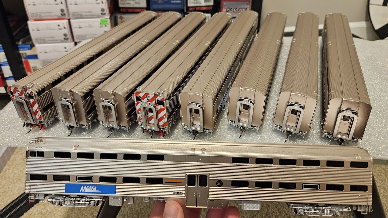 Review: Rapido Budd Gallery Commuter Cars - Metra BNSF & Burlington 3-packs w/ DCC Lighting HO Scale