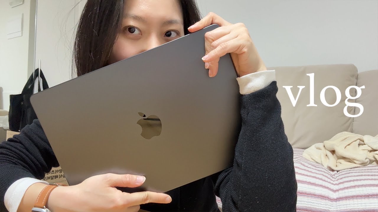 [VLOG] 일상브이로그 | 뛰고 먹고(카레,사과샐러드,제육,물냉면,롯데리아,치킨,고추장찌개) | 맥북 언박싱 | 벚꽃구경