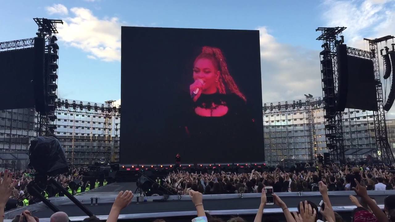 Beyoncé performing Irreplaceable at Dublin's Croke Park during her Formation World Tour 2016